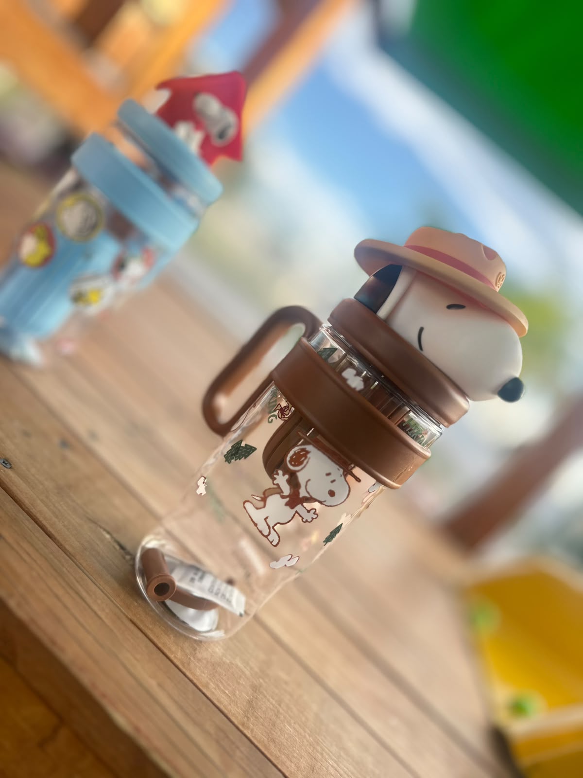 Vaso de vidrio Snoopy con figura 3D en tapa y popote