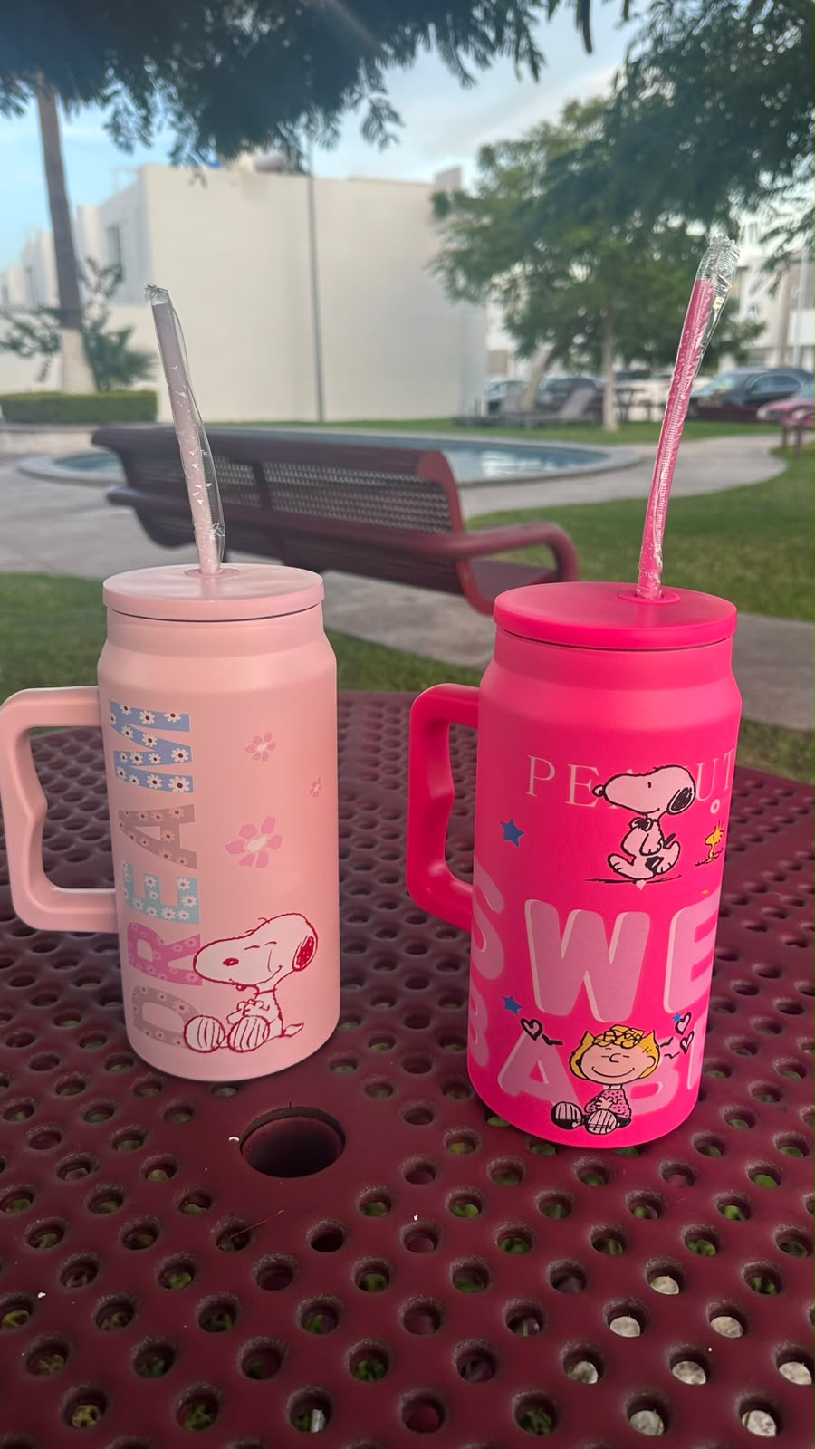 Tumbler Snoopy edición especial en rosa pastel y rosa intenso