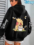 Sudadera hoodie negra con diseño de Winnie the Pooh y logo Disney en mangas