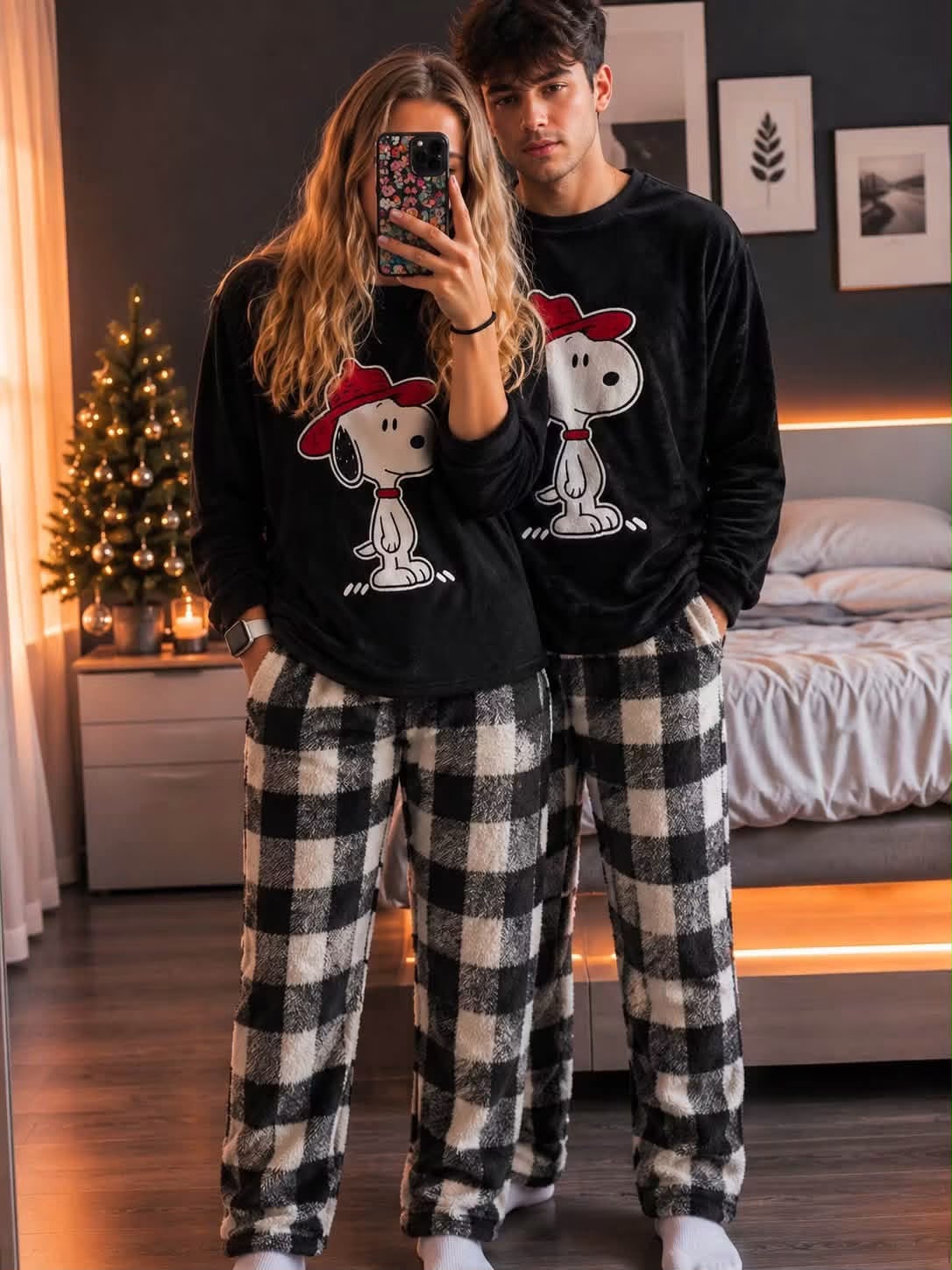 Pijama de pareja Snoopy Navidad - sudadera negra y pantalón a cuadros